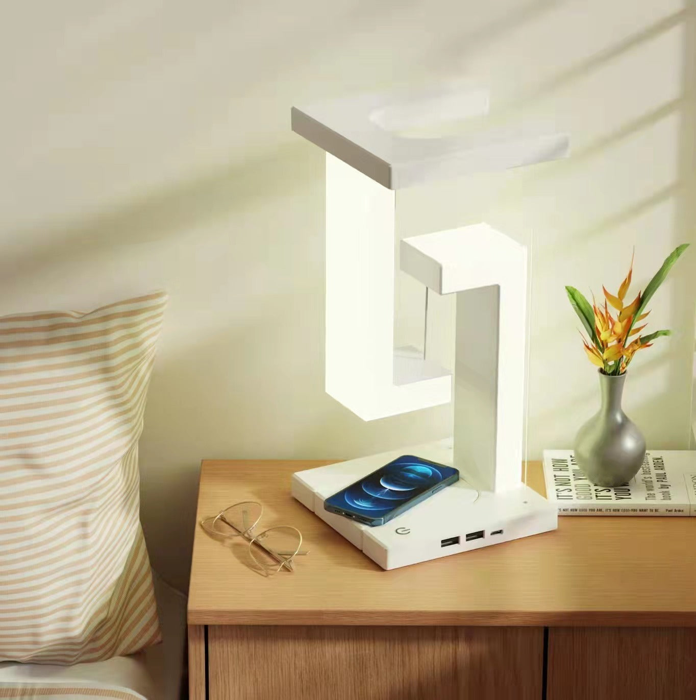 CQ Creative Floating Wireless Charging Table Lamp